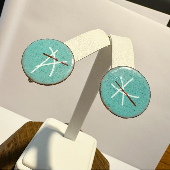 Vintage turquoise enamel on copper circular flat screwback earrings MCM atomic - Picture 4 of 10